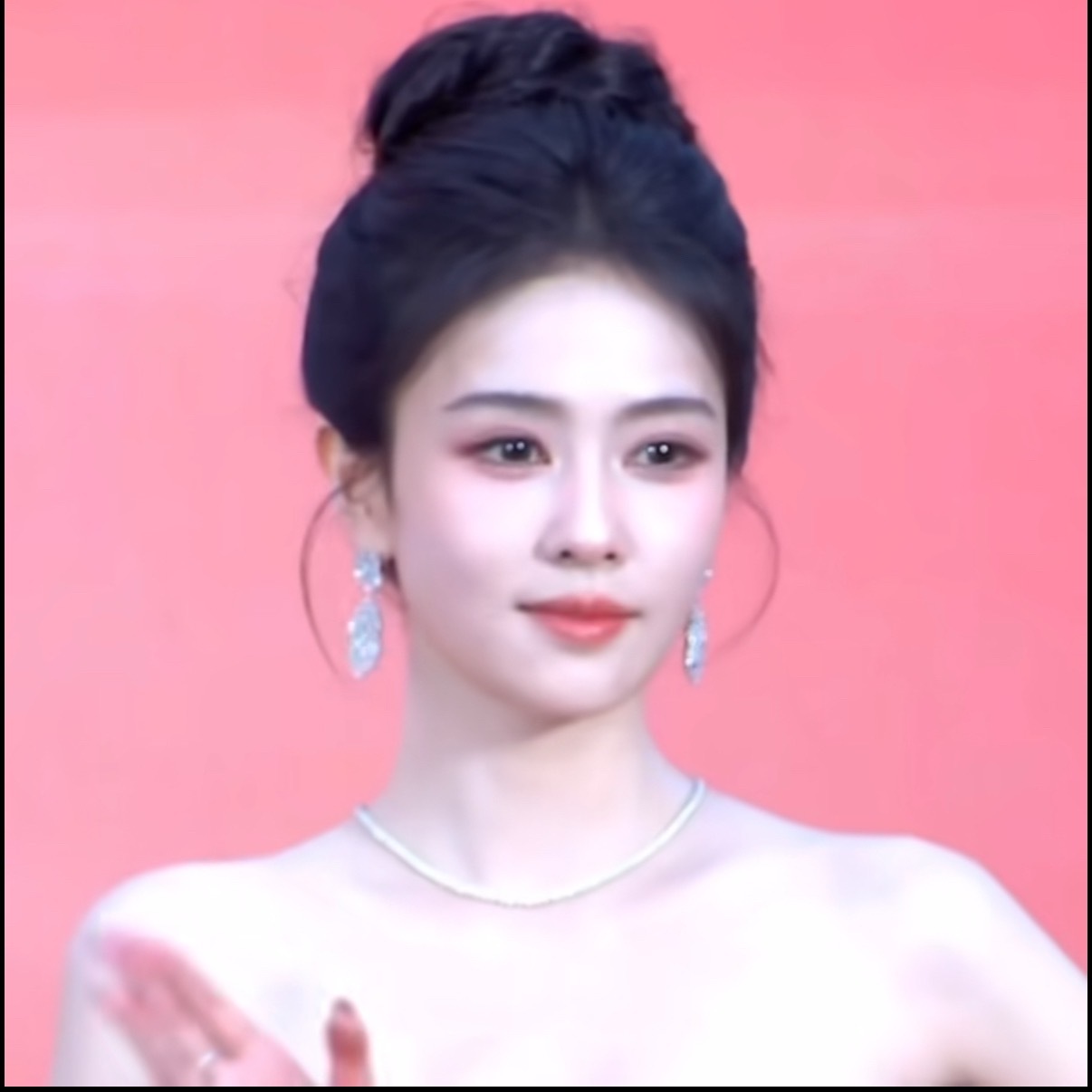 现在还有人分不清白鹿和李一桐吗​​​