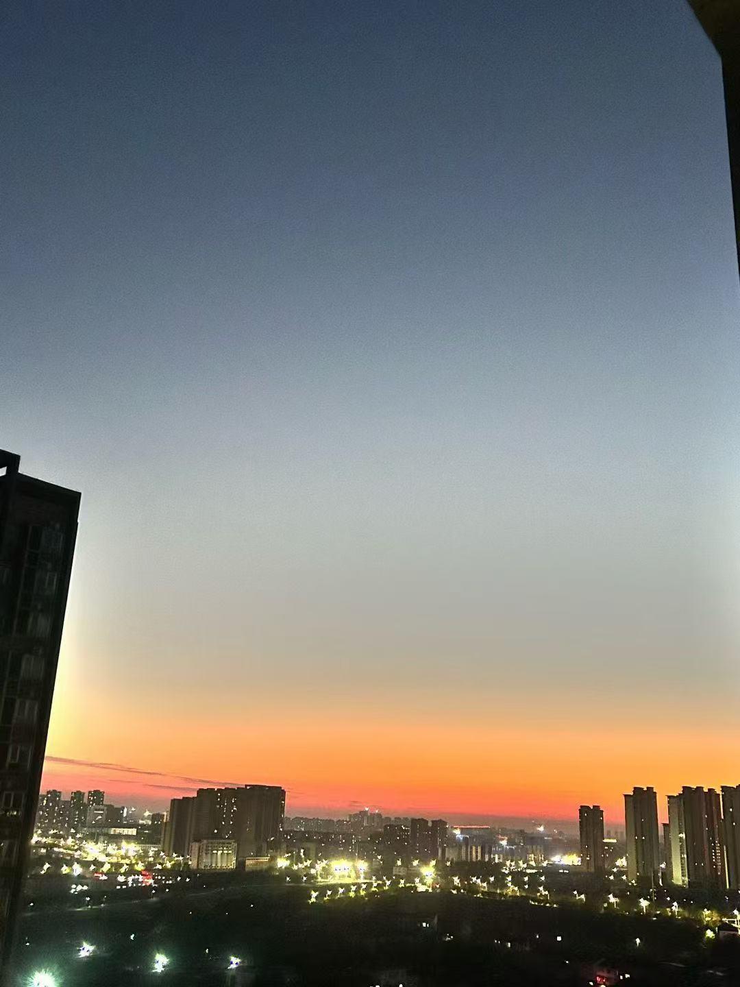 看到一则好玩的新闻，内容如下：浙证局发了个通报：顶级量化旗下一IT技术人员林某