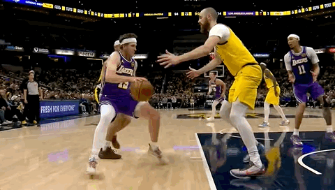 湖人应该是全联盟中锋幸福指数最高的球队了吧……球队能有一个喂饼大师已经是一件非