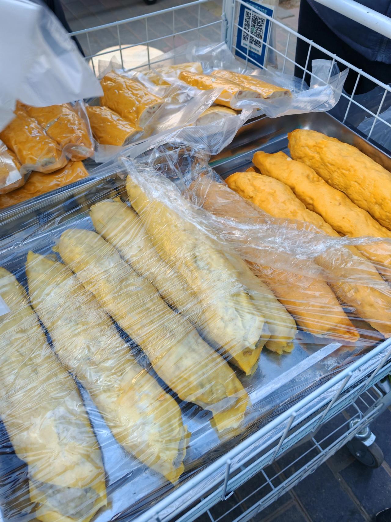 两个新鲜玩意儿2月13日，坐标西安。今天早上逛市场，到处都是卖年货的，我见了两