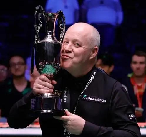 致敬希金斯，年过半百，宝刀不老，雄风依旧！斯诺克大师赛决赛，老将