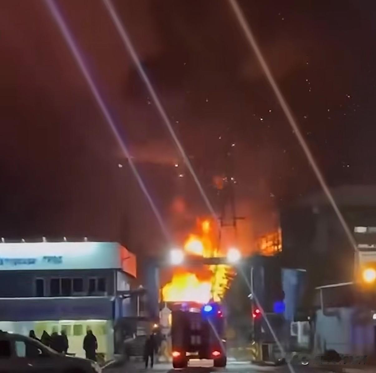 当地时间11月22日夜间至23日凌晨，乌军出动无人机袭击了俄罗斯莫斯科州最大的热