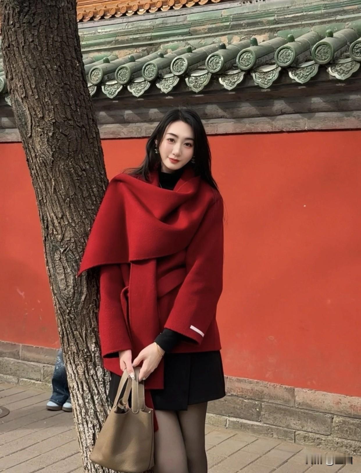 生活态度也影响着美。积极乐观的女人，脸上总是洋溢着笑容，这种由内而外散发的活力，