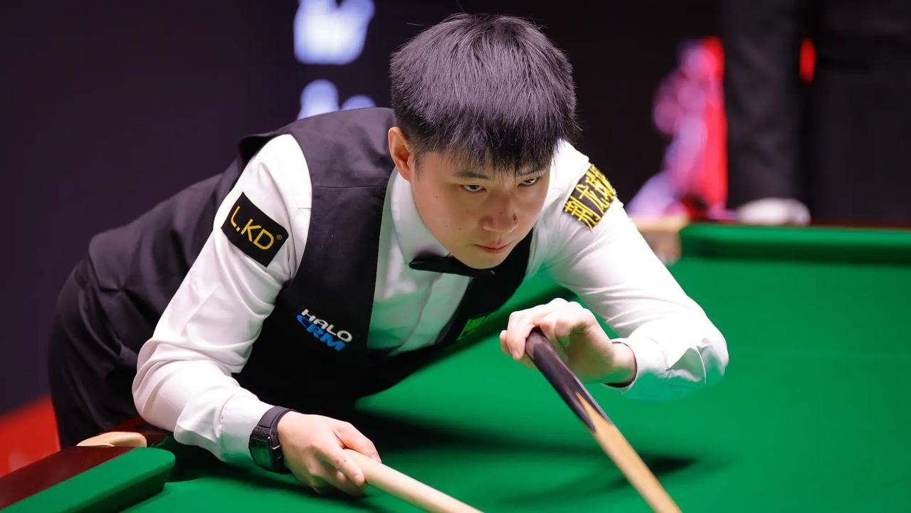 2026年4月29日凌晨，英国克鲁斯堡剧院的空气几乎凝固，中国名将赵心童与“魔术