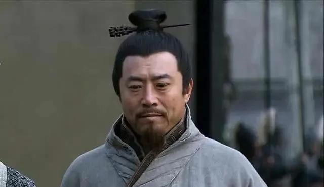 今日话题：作为谋士的许攸为何会被许褚所杀？？？网友甲：许攸是因为愧疚一心求死