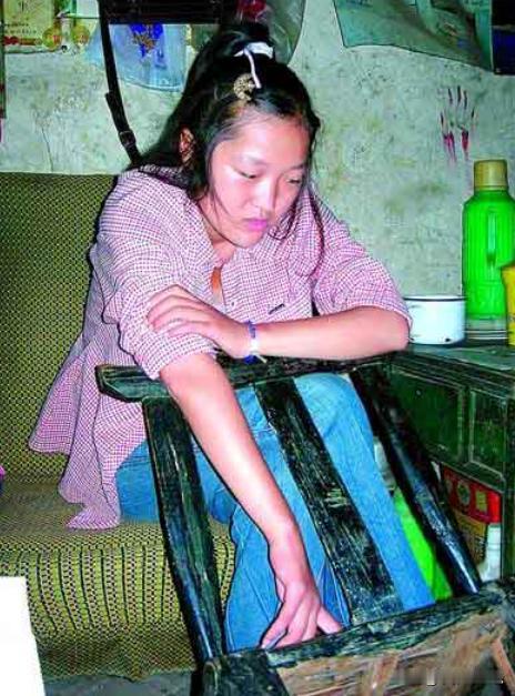 2006年，河南考生蒋多多在高考期间公开违反规定，愤怒地写了8000字文章批评高