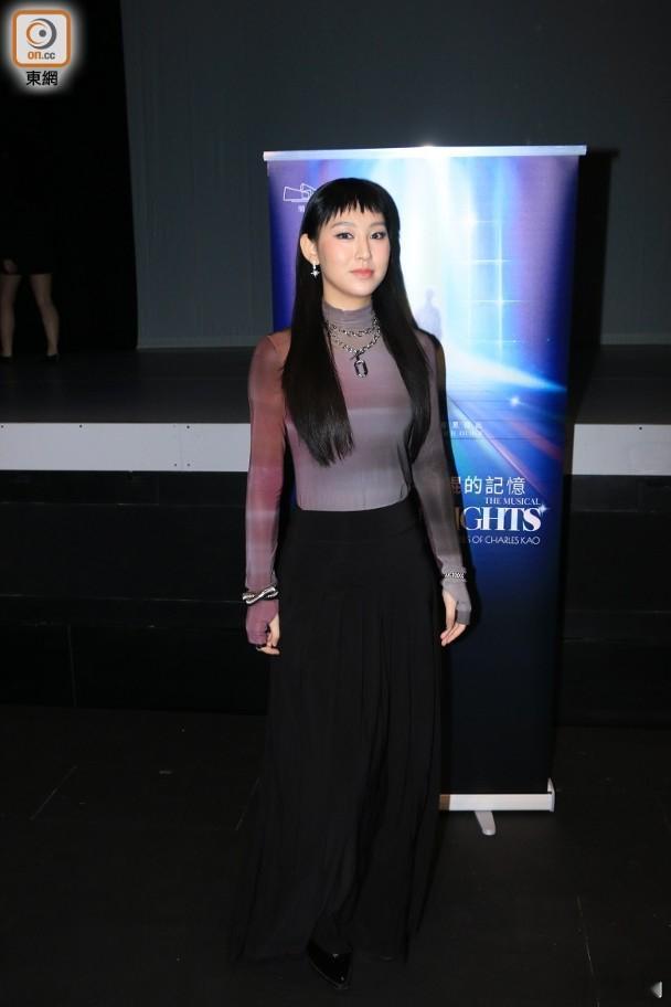 炎明熹百分百持股做CEO全權話事.与无线完约的炎明熹（Gigi）日前現身音樂劇記