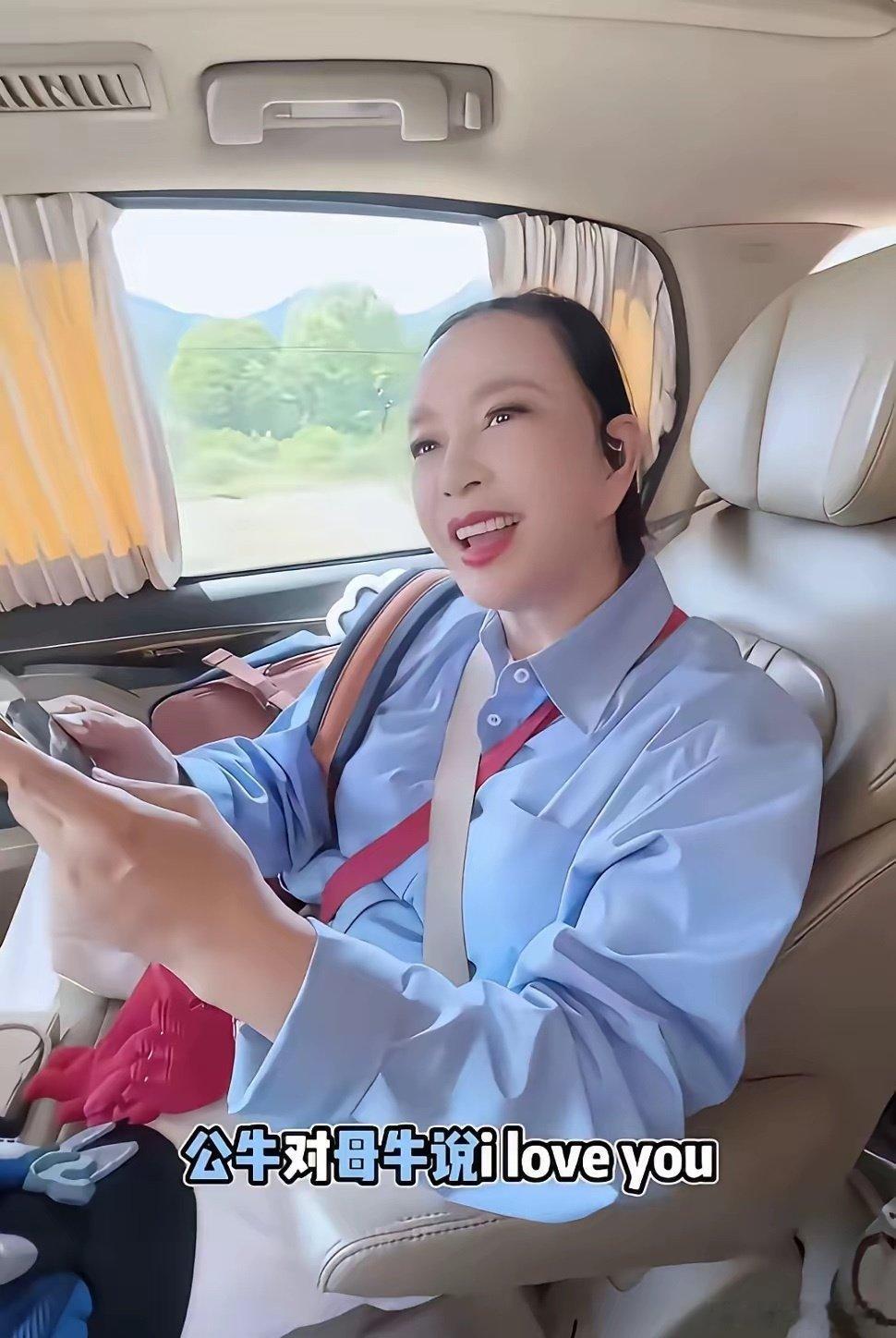 刘晓庆不戴假发，额头挺高！有钱人脑门都没头发！​​​