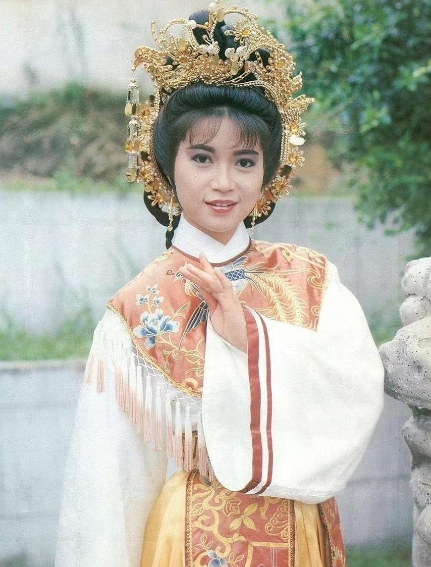 生死这件事，对陈敏儿来说，早就不是秘密，65岁的她离世时，两个儿子守在身边，送完
