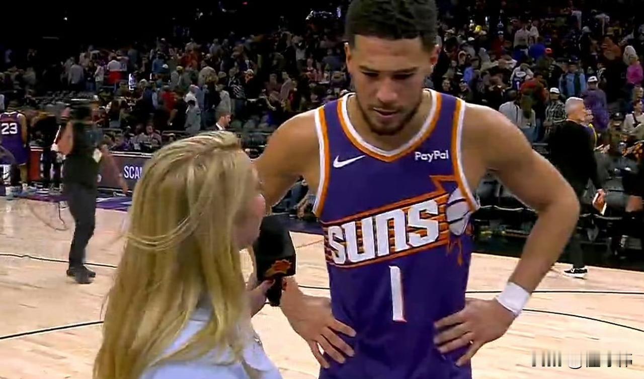 大气！布克谈库里：“我跟库里关系非常好。”“库里解约后，找我要了几双鞋。