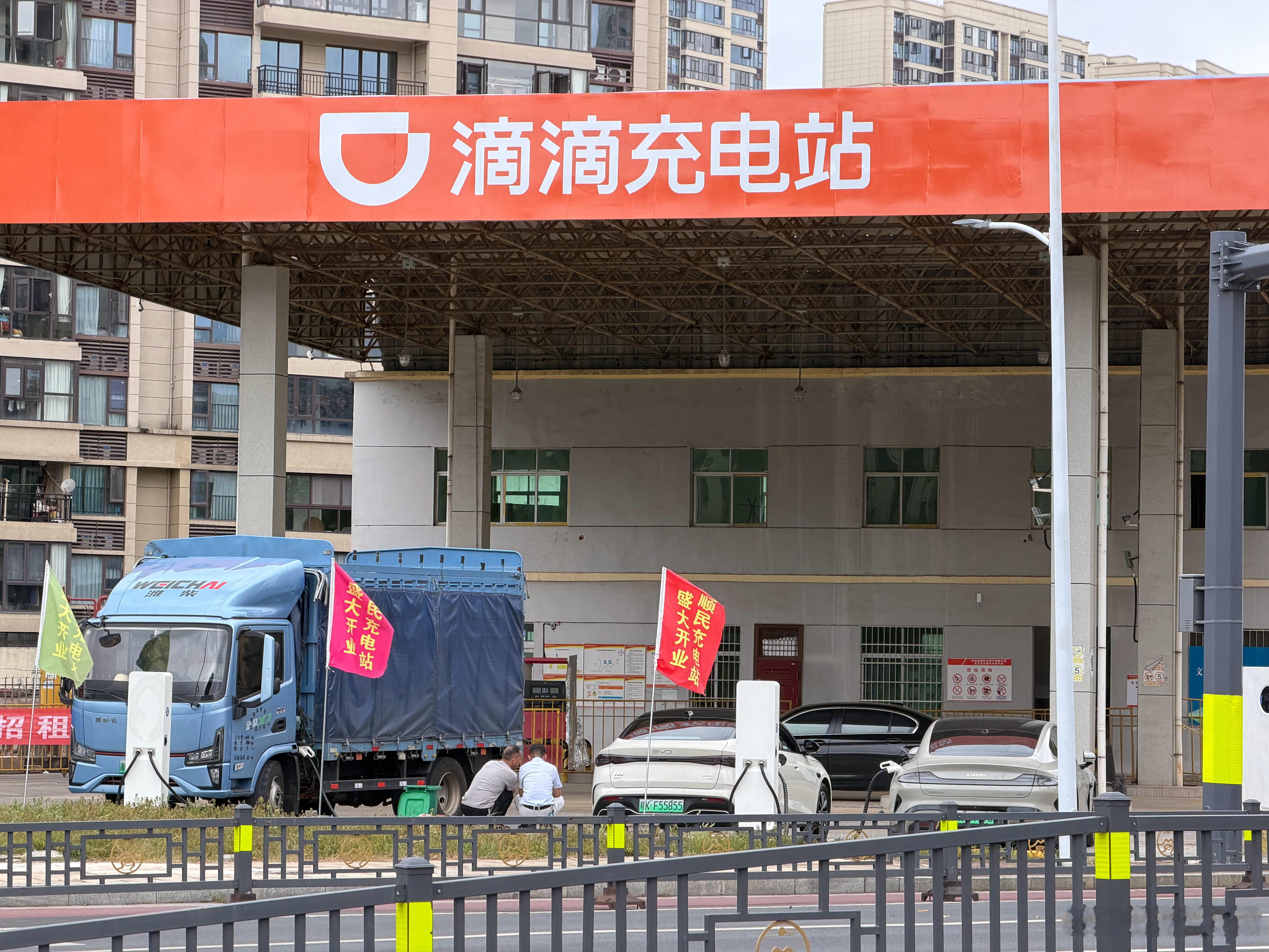 2021年我买新能源车的时候，我们这个小县城只有3处充电站，充电枪加起来不到10