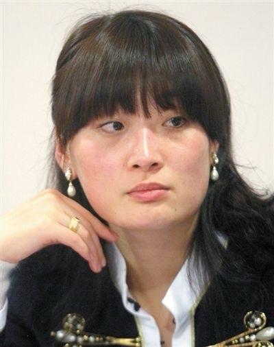娃哈哈“危”局：从国民记忆到国资与家族的博弈漩涡从南京街头被抢空的果奶瓶，到
