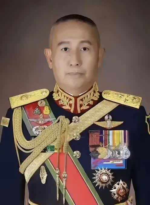 就在刚刚泰国军方宣布了7月27日，泰国军方公开说停火有条件：必须柬埔寨先