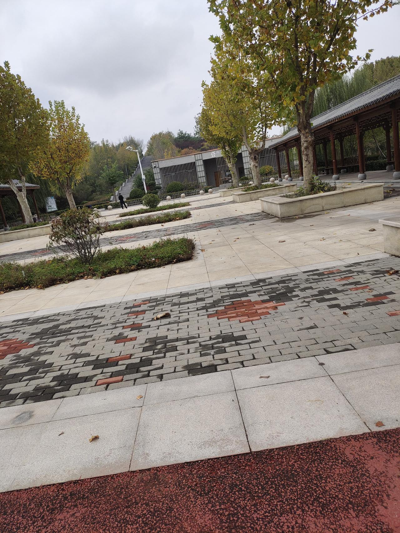 为什么上班时还能聊得来的同事，一旦辞职，后面基本就断了联系，或许只剩寥寥几人还能