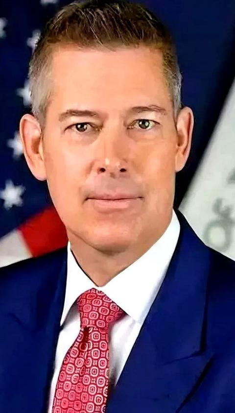 美国交通部长居然公开说，如果情况再没有好转，他们可能被迫关闭整个美国的领空。你没