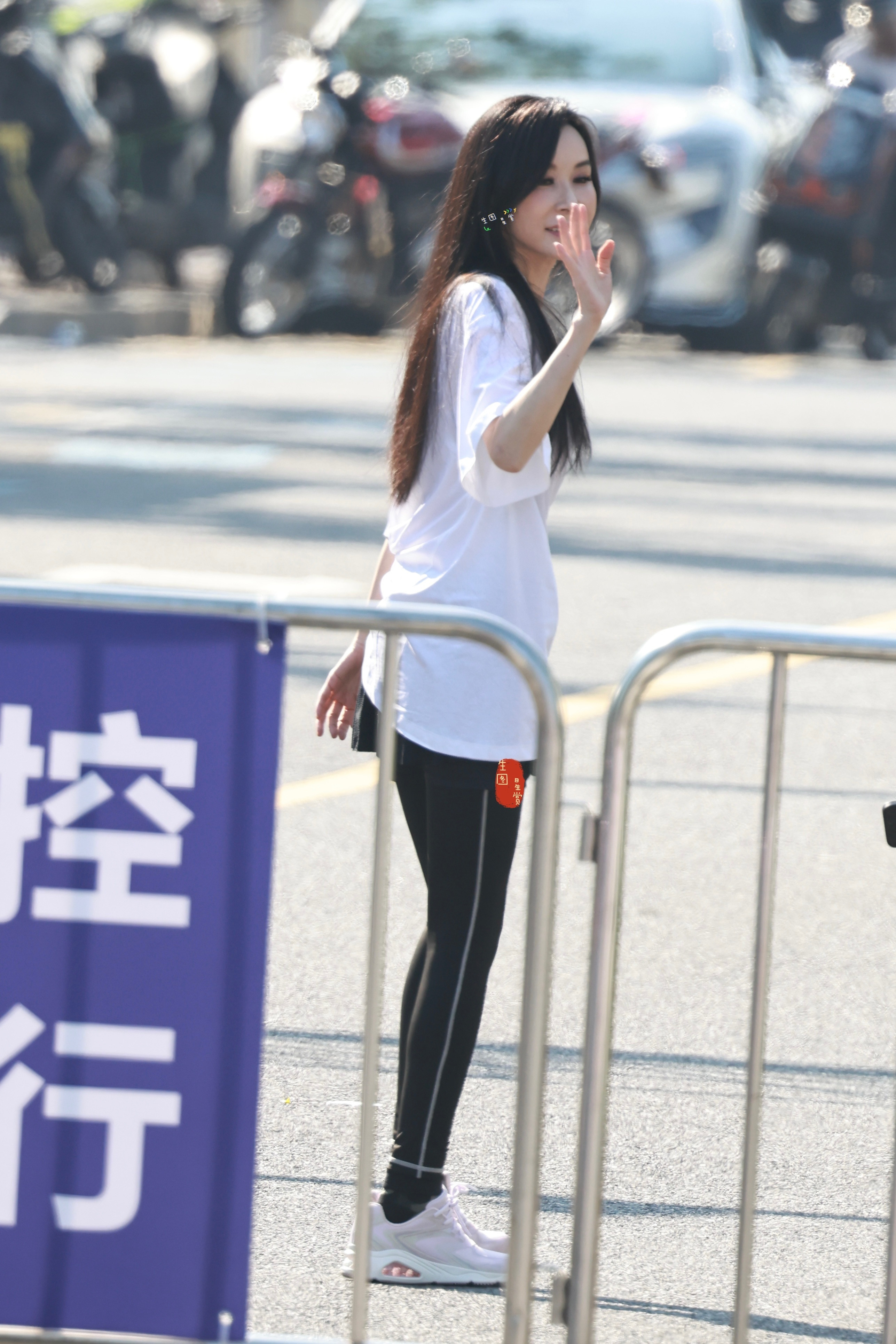 萧蔷罗予彤浪姐牵手上班乘风2026