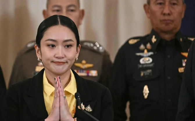 泰国的美女总理出于礼貌喊了一声“叔叔”，结果通话录音被公布，泰国人不干了，觉得丢了面子