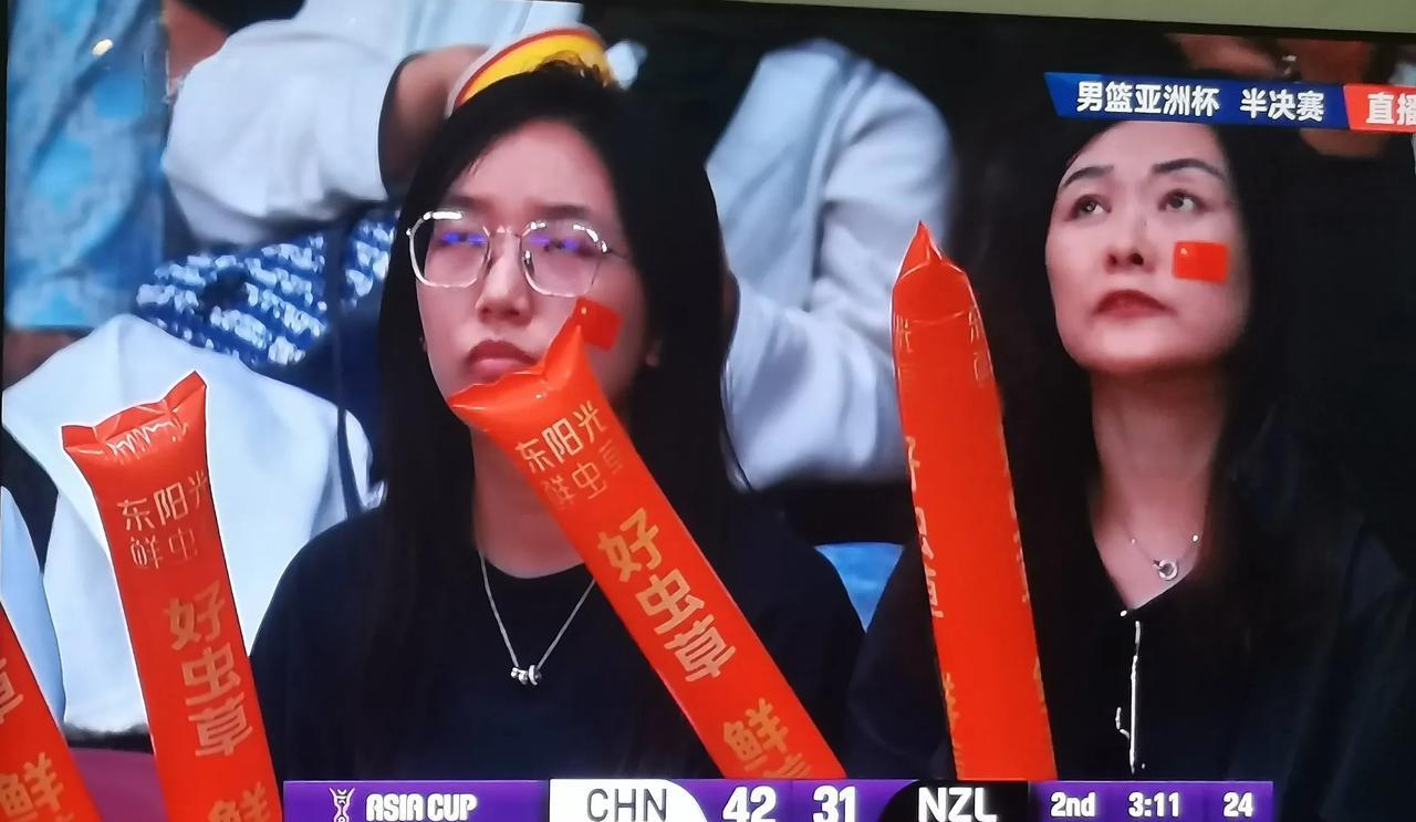 《惊魂11分领先险被翻盘！中国男篮亚洲杯半决赛血战新西兰，赵睿伤退引爆悬念》