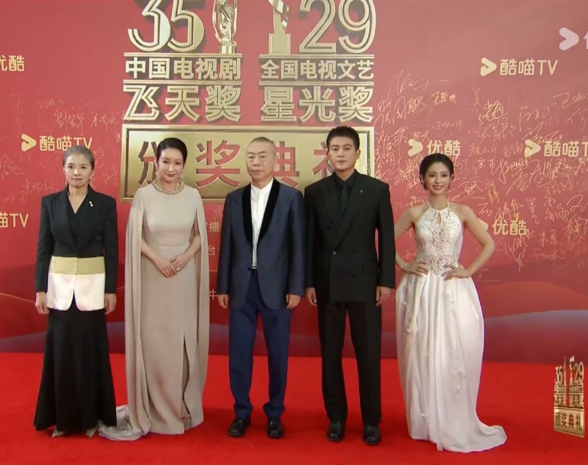 生万物剧组的红毯唯独缺了杨幂，这像话吗？​​​