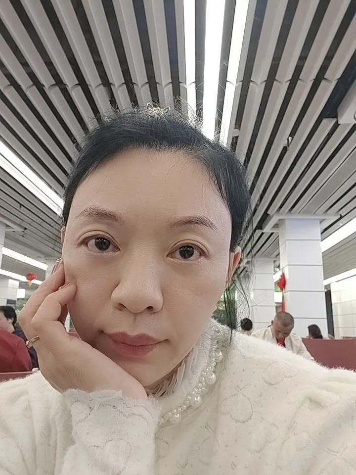 真的受够过年了，打心底里怕过年，现在的年根本不是团圆，是渡劫。一大家子