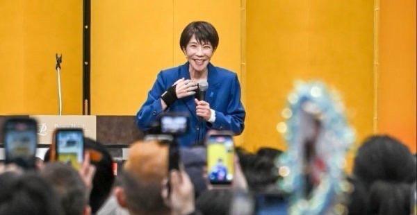 高市早苗赢了，美国也赢了，西方都高兴坏了。有人就是希望中日一战，现在肯定日本