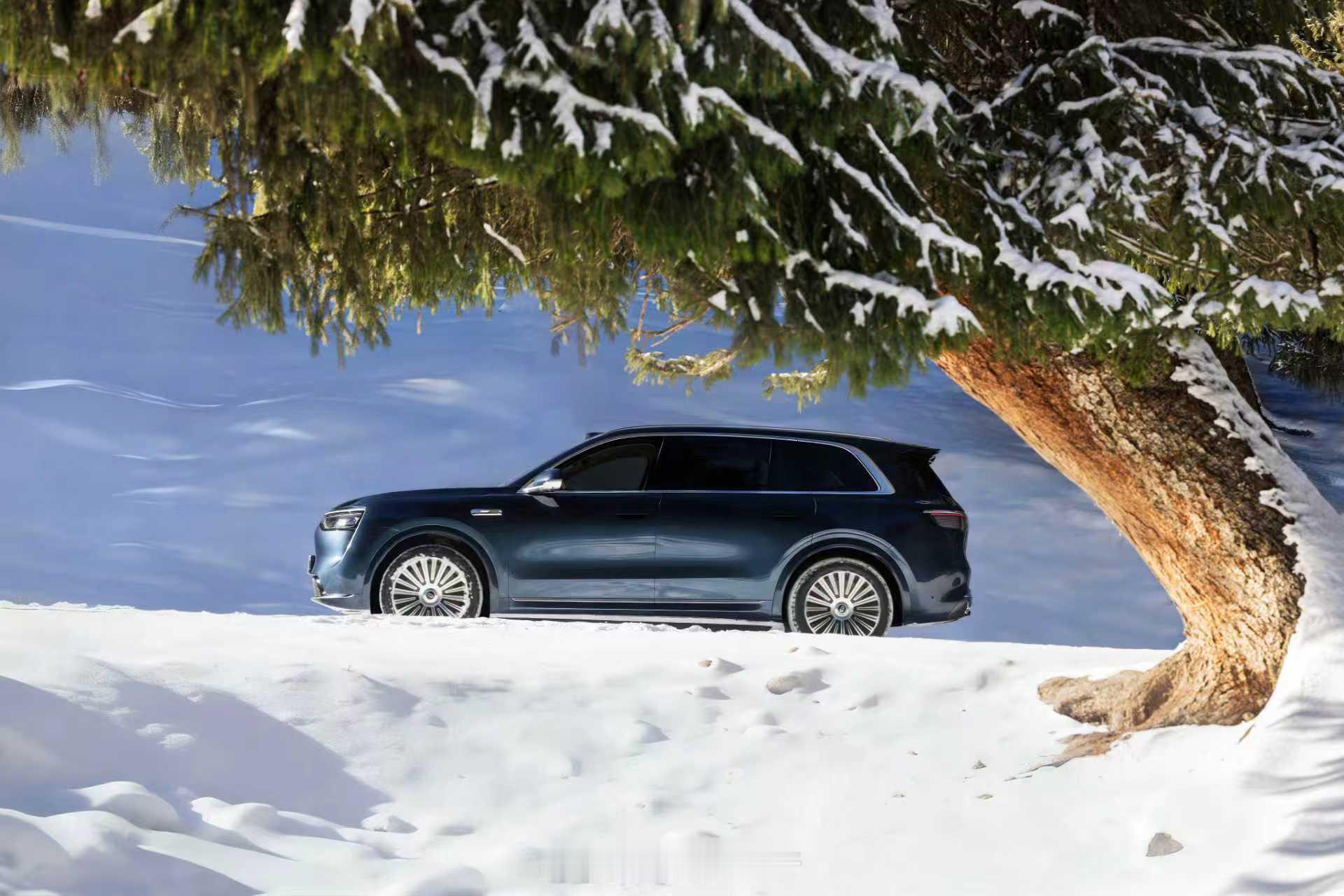 雪境有界，坦途无忧，问界M8极寒驾遇尽显硬核实力！途灵平台稳控冰雪路面，全维安