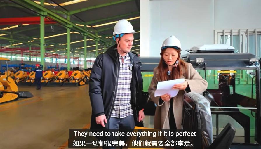 买山东挖机成了网红的挪威小伙意外有了次见证‘中国制造’之旅！之前拍的视频中他