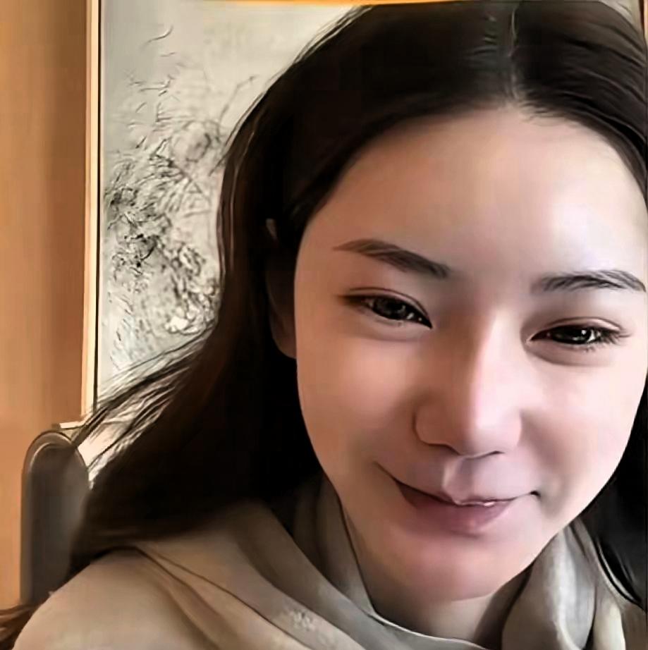 小汪宝百天就到了,三个月了,这是个日子。大家都看着他,小家伙长得好。家族里