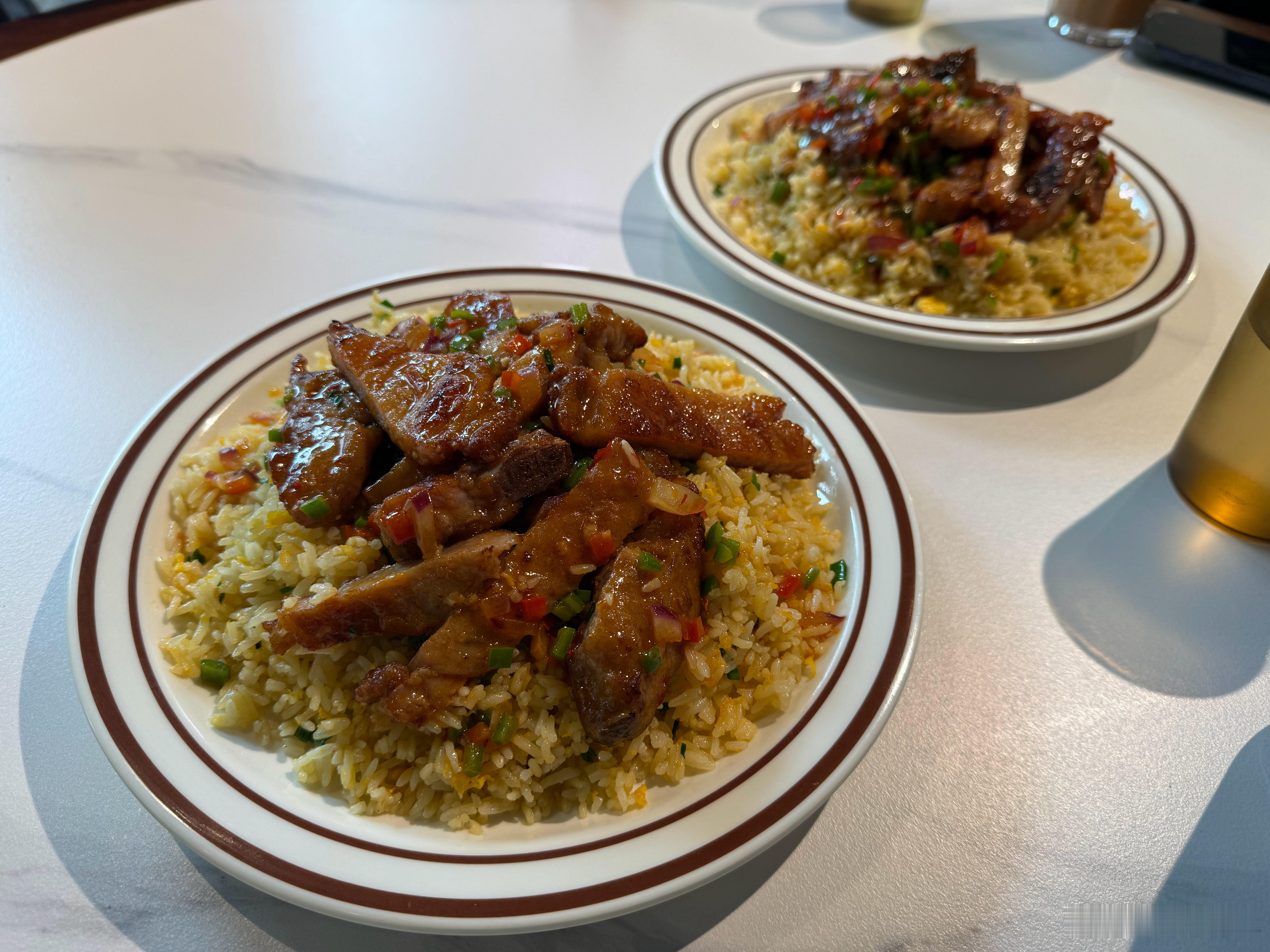 最近食过最好食的野，香煎猪扒炒饭，湿炒通心粉