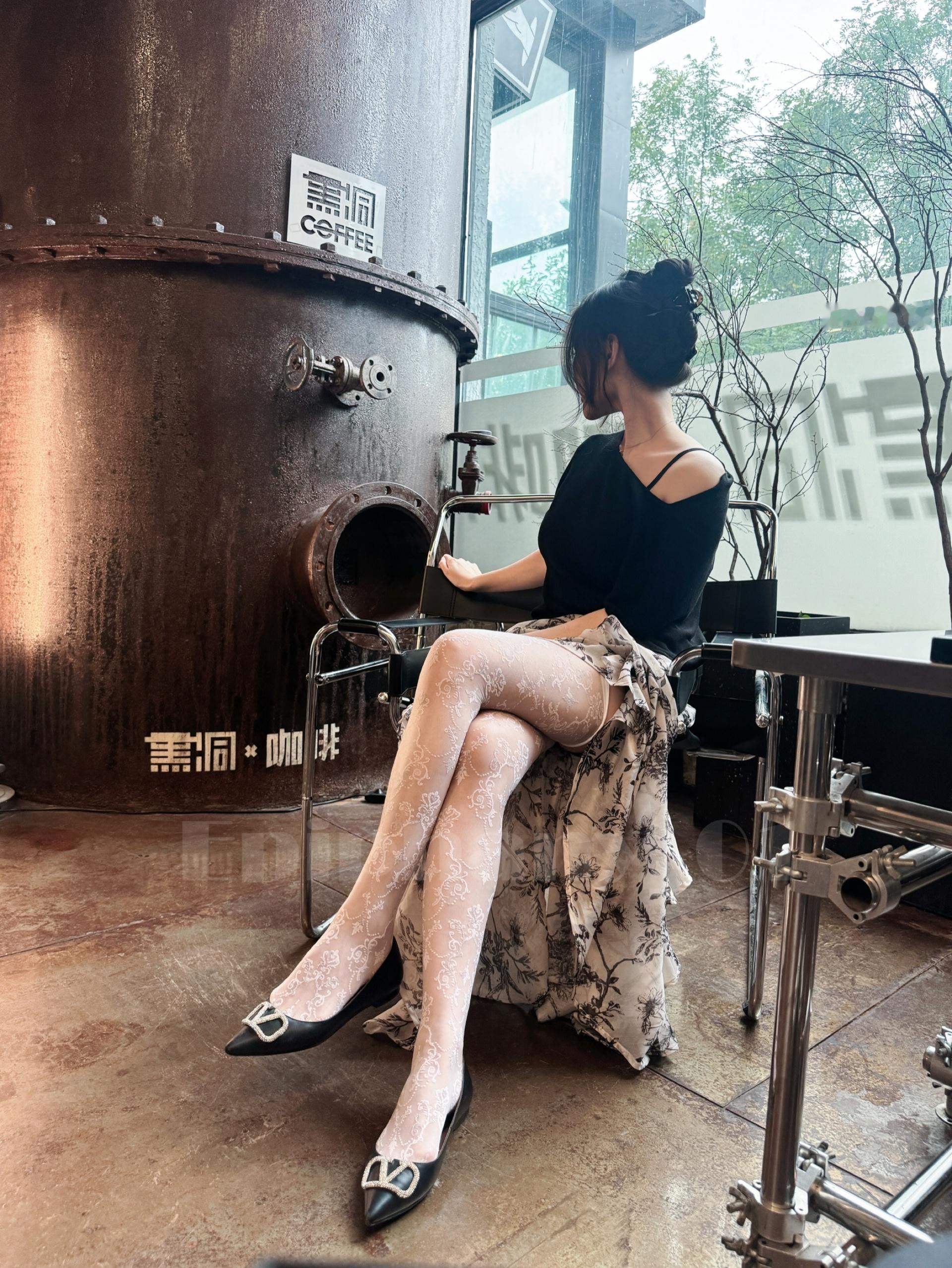 实在是优雅[红脸笑][红脸笑]「花漾」-「琉光™」3D双色提花高筒袜】六边形