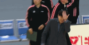 邱彪一句话5个动作，真的应该冷静，这样就是容易被持续嘲笑山东就高诗岩去了国家