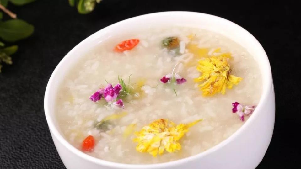 男人辛苦一次，吃什么可以补回来？1.体力透支、浑身乏力黄芪山药排骨汤：黄芪5克