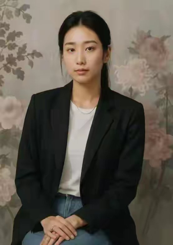 网友太有才了直接对照慈禧太后的照片合成出了慈禧现代装