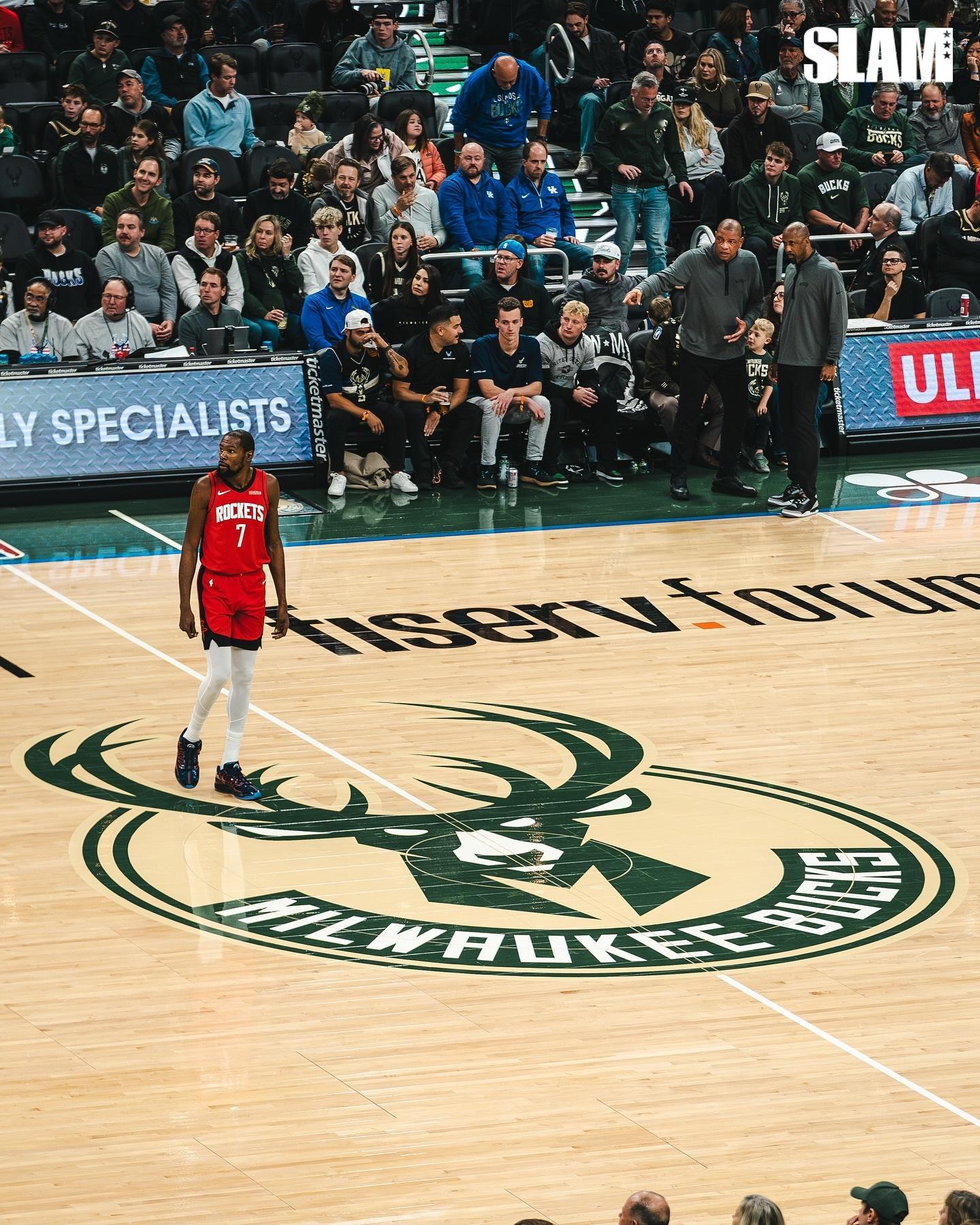 库兹马谈防守杜兰特：主要就是不要让他轻松找到角度。他其实是我进联盟前就非常喜欢的