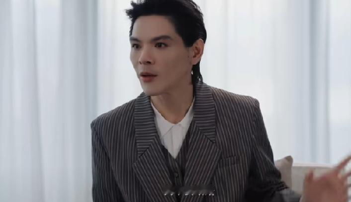 向佐采访自爆：当初哄郭碧婷上综艺只为热度和钱。在采访里，向佐坦言二人步入婚姻