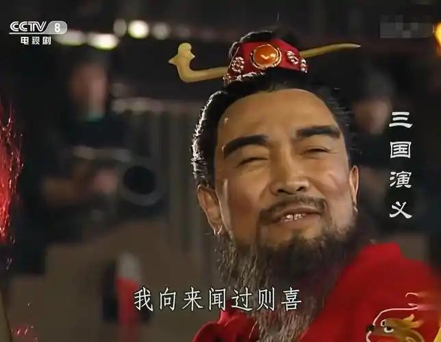 十倍的兵力压境，孙家小霸王的大军密密麻麻铺在城下。城内的守将没有逃跑，没有求