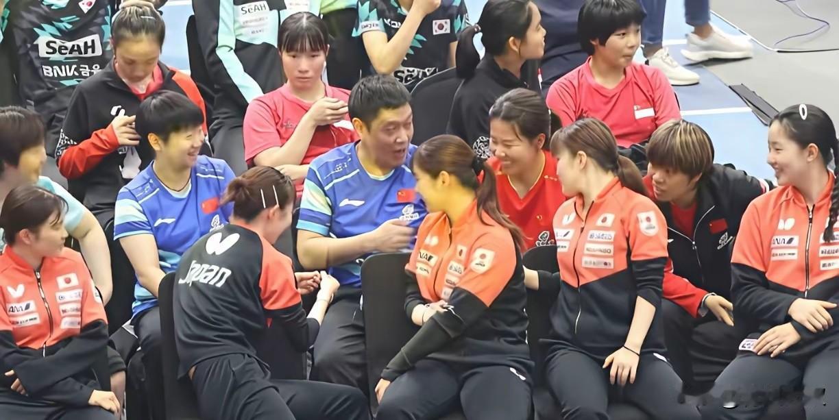 邱贻可会日语吗？怎么能逗得日本女乒队员花枝乱颤？你别说:邱贻可似乎有一种魔力
