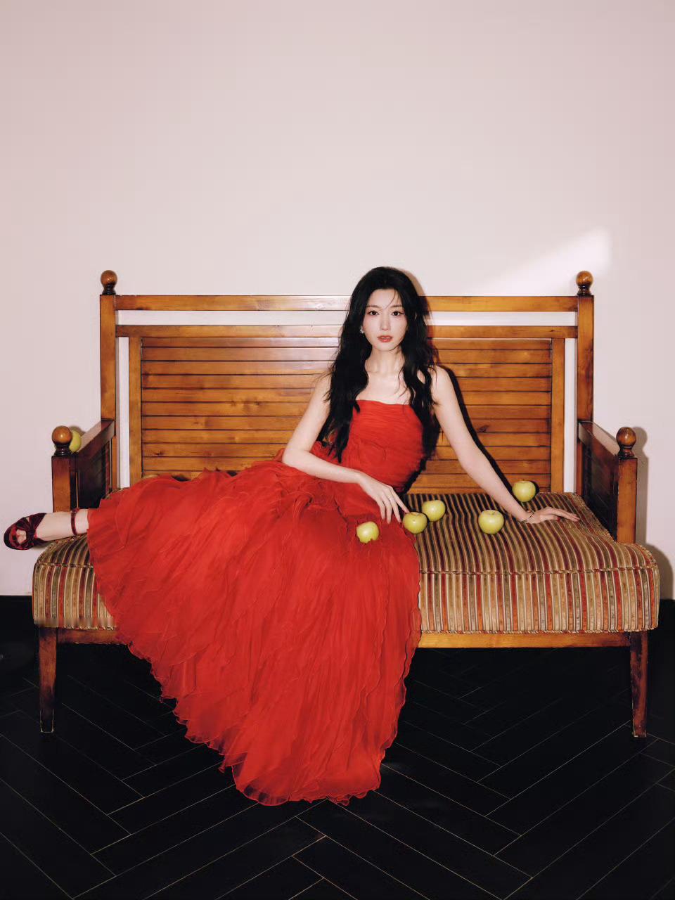 毛晓彤自在随性，炽热明艳​​​