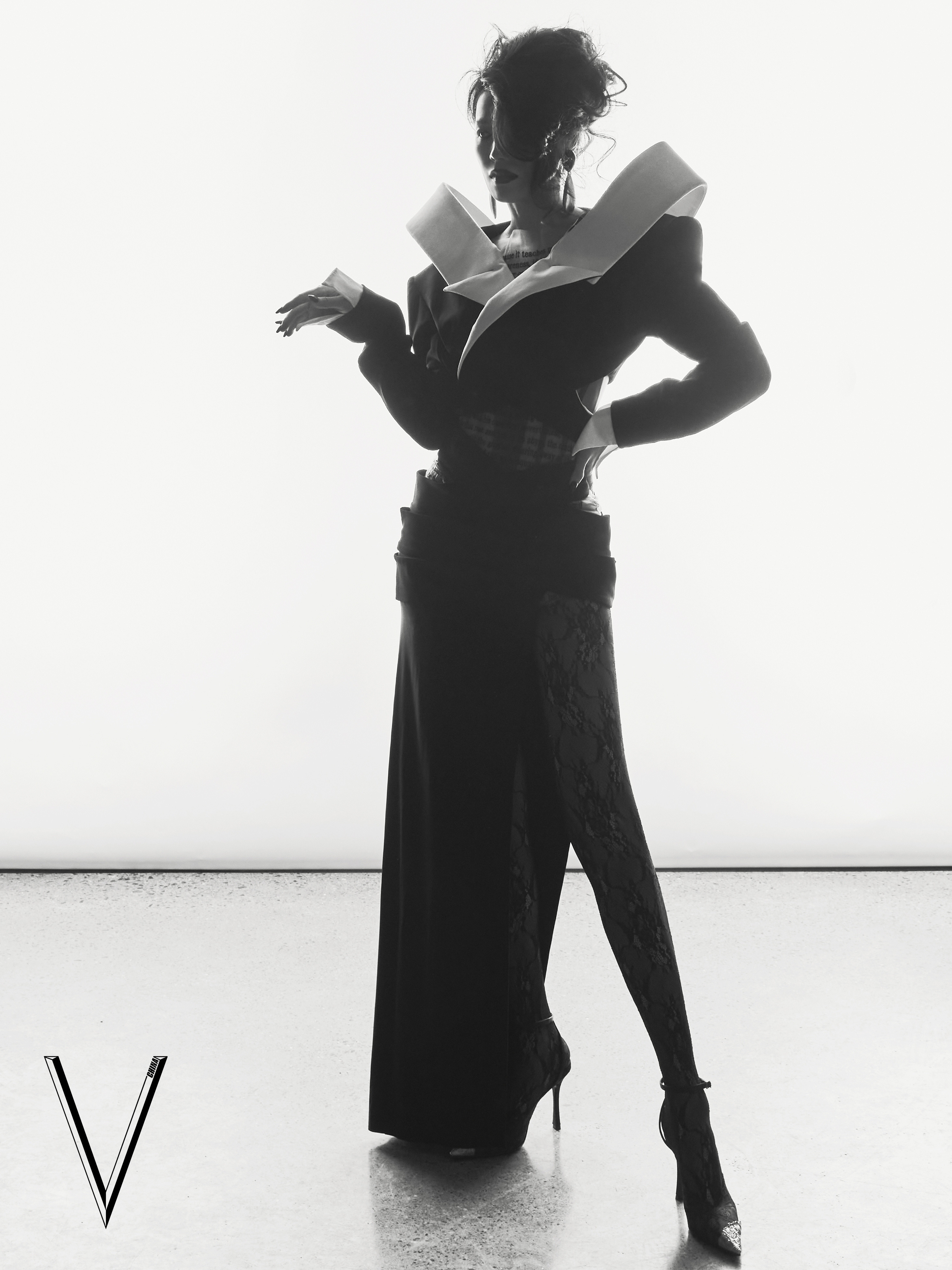 姐就这样杀死比赛✨舒淇×VChina三周年刊｜摄影：NickYang舒