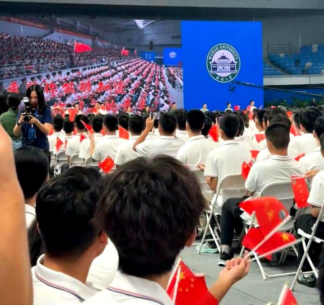 教育圈风向要变？武大最近有点让人看不明白啊图书馆的事还没说清楚，论文问