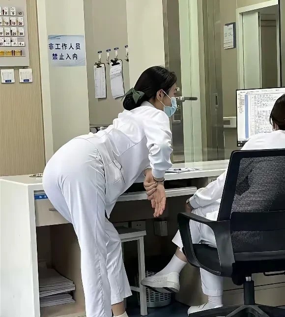 三甲医院护士的收入到底怎么样？一个月能有一万吗？