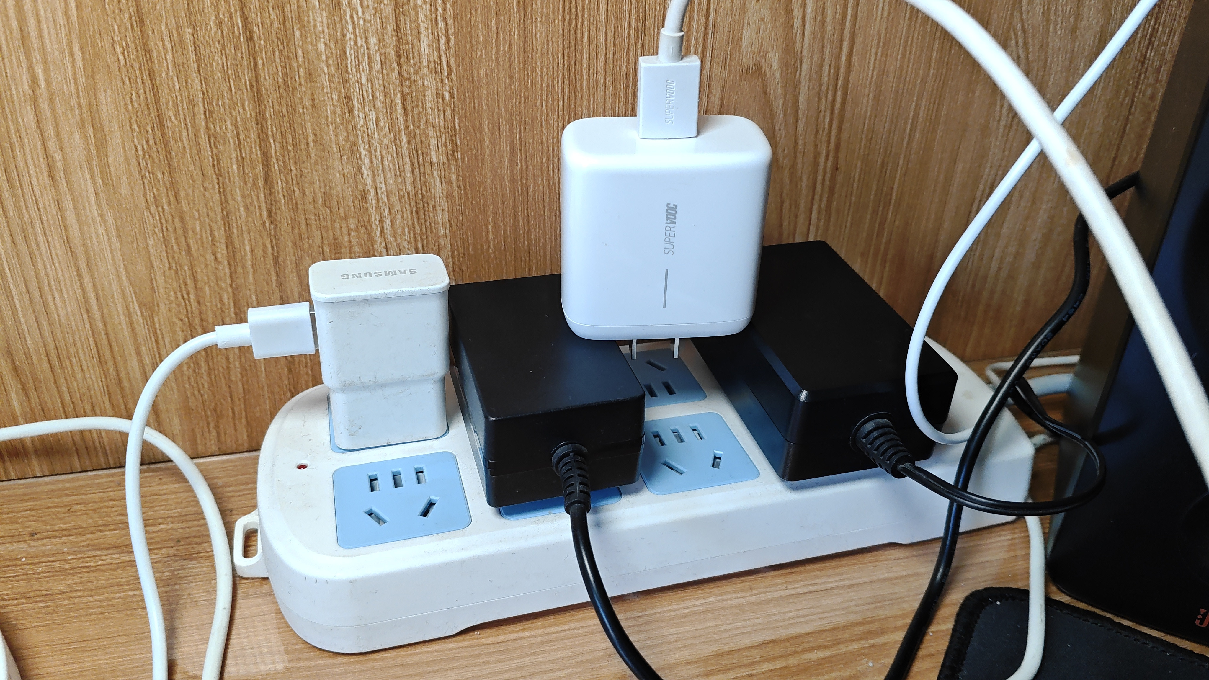 能不能管管现在的插头和插座设计