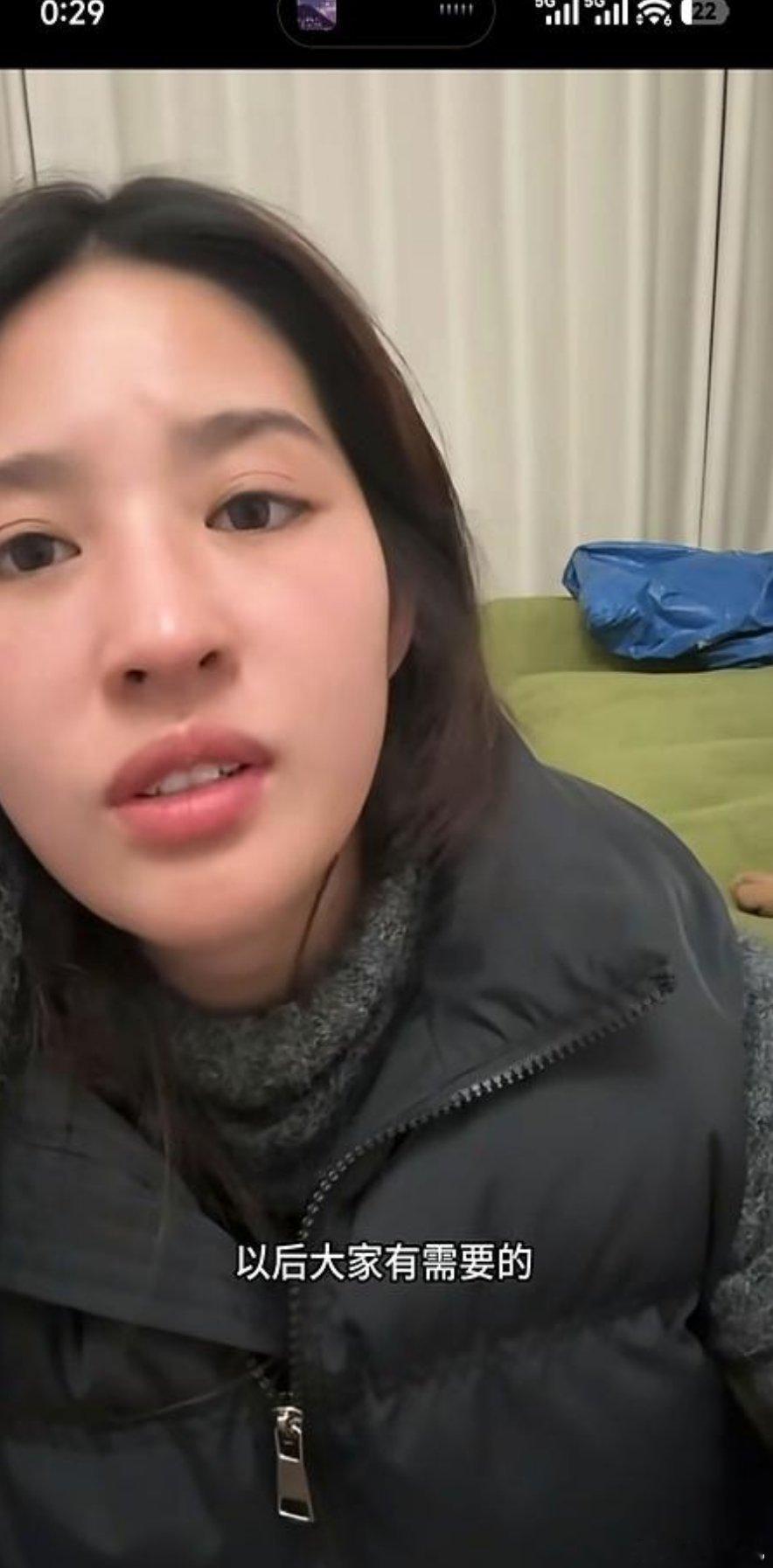 阿梓付了500万的违约金，终于和星璨传媒解约了。星璨传媒2023年的财务报告一公