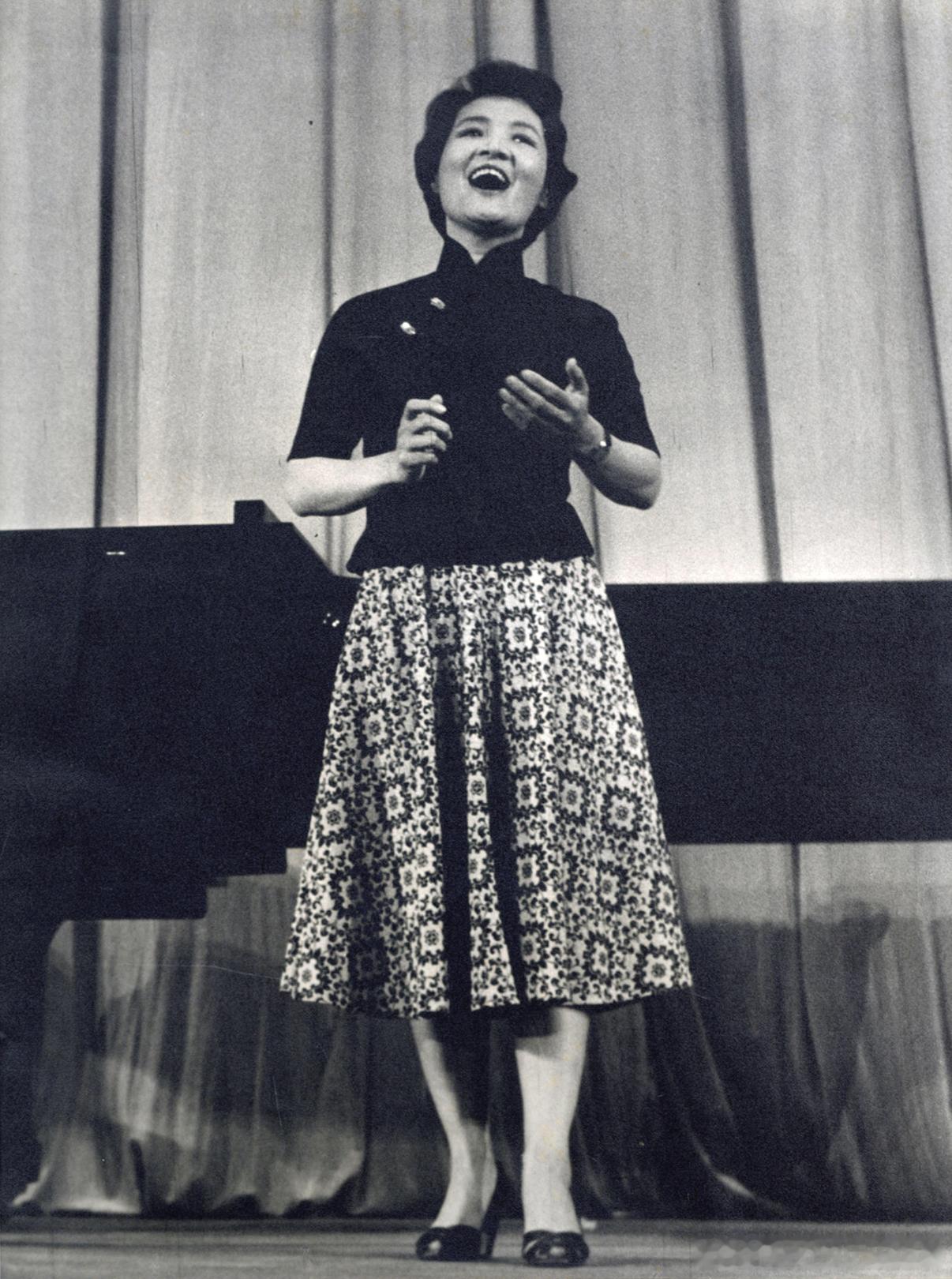 1963年6月3日上海音乐学院周小燕演唱毛主席诗词《渔家傲反第一次围剿》历史影