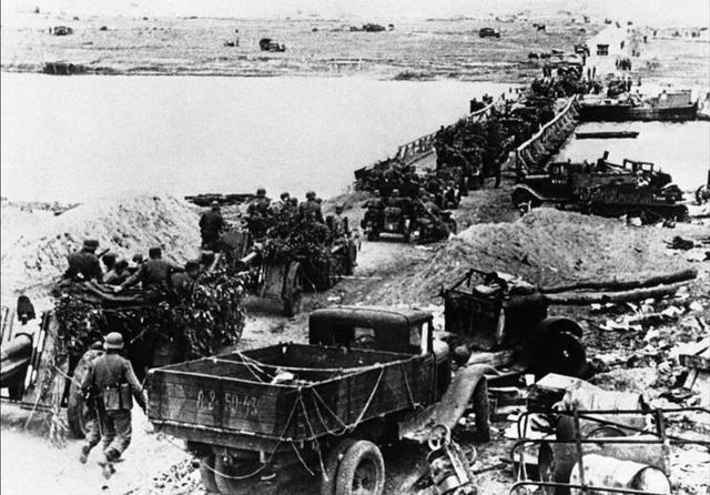 斯大林格勒被包围的第6集团军士兵跟超人差不多，用8000吨的物资打了72天。还是