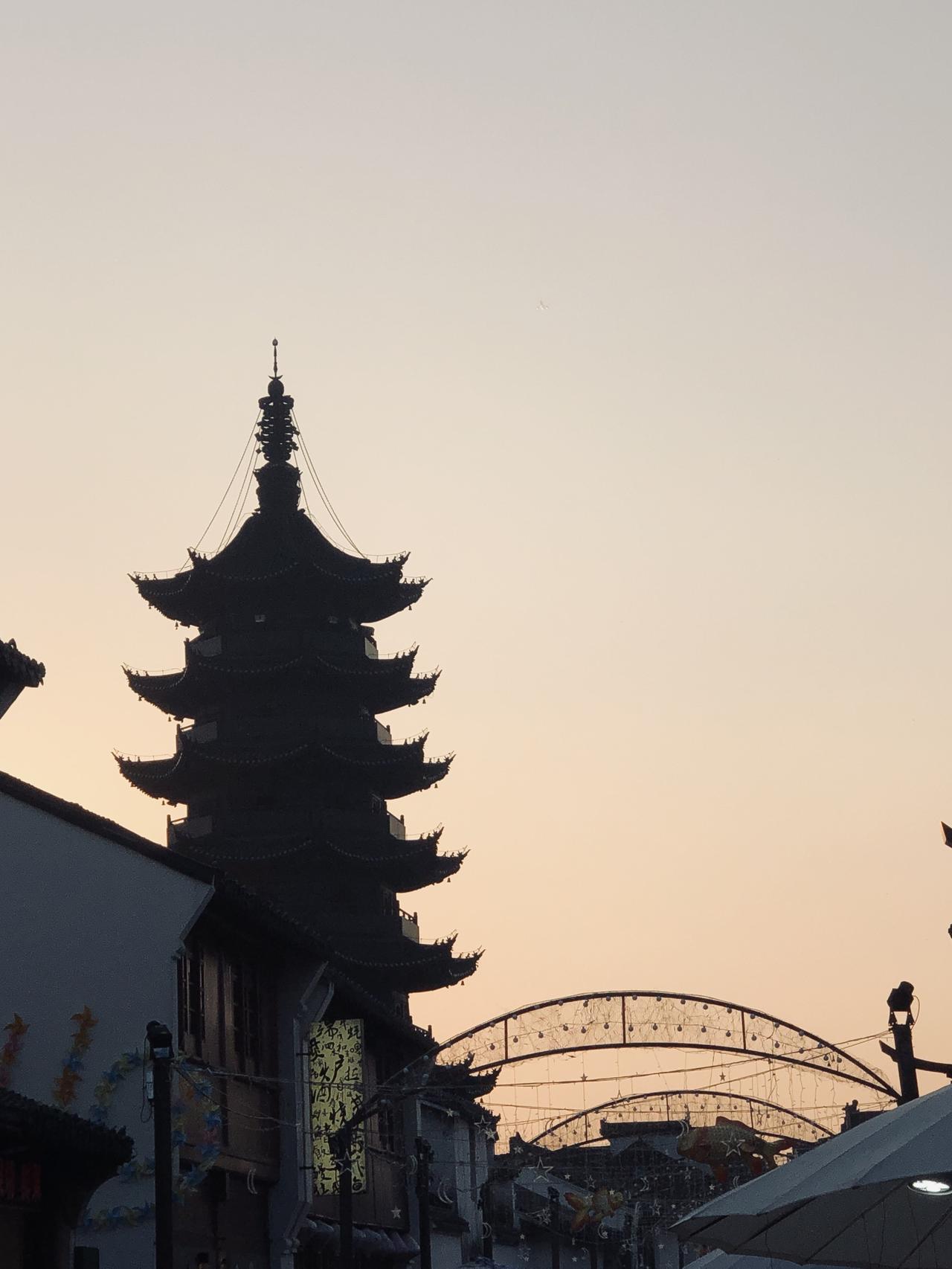 亚洲周刊的命运和如今的自媒体一样，面对、接受、沉默三部曲。时间久了，就习惯了。发