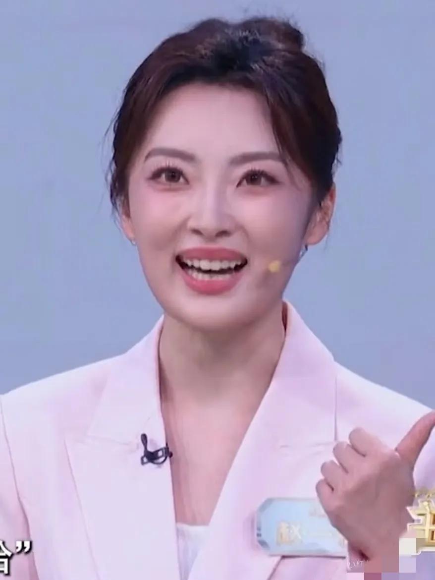湖南卫视美女主持人参加央视主持人大赛，网友:太像周涛了！2025年8月17日