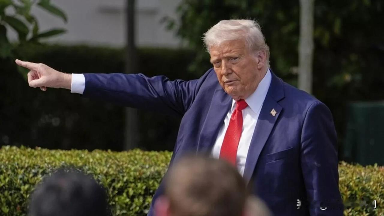 特朗普：美国或降低对华关税，换取中国在稀土和大豆贸易上让步当地时间10月