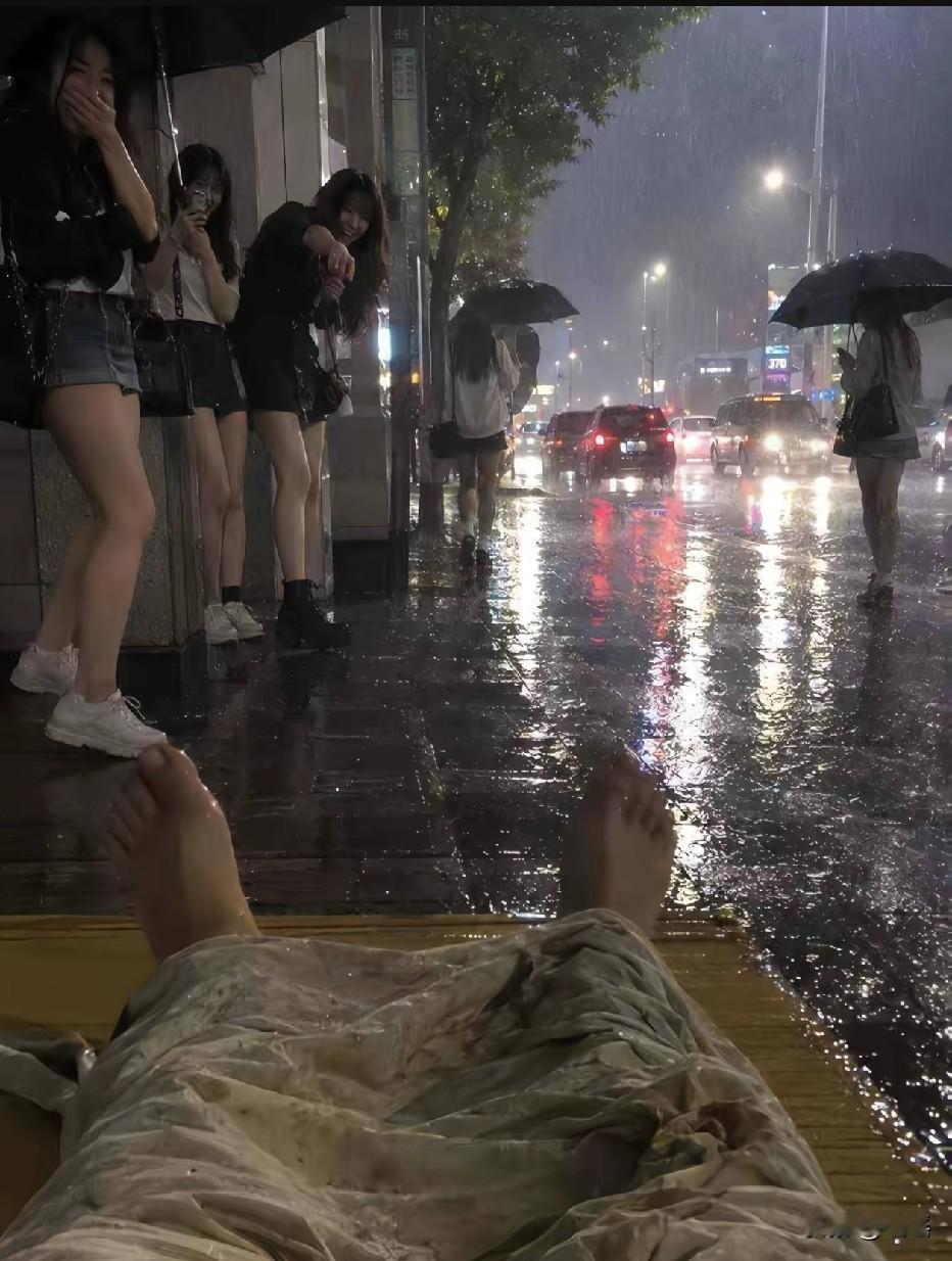 从来没被这么多女生围观
