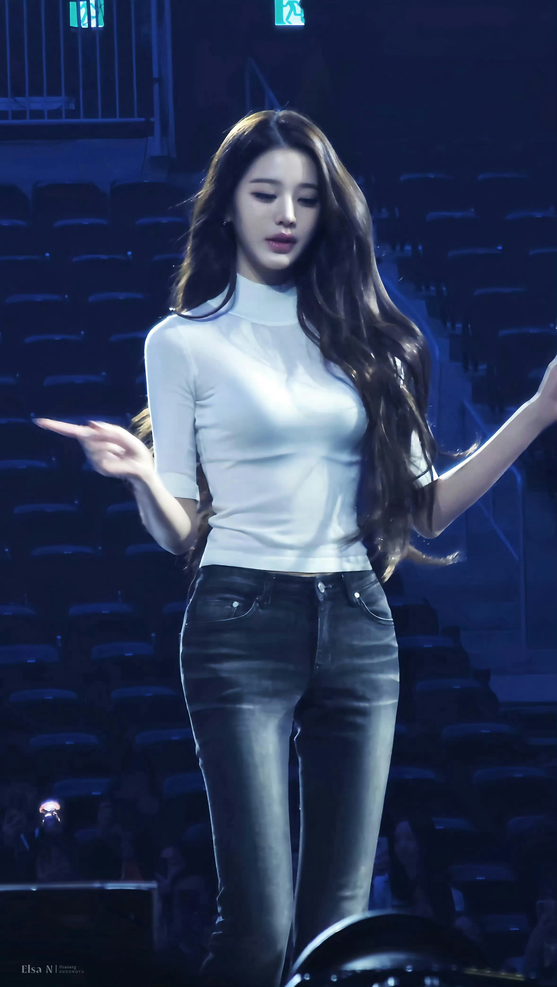 给这个美人条子跪了体态修长瘦而不柴该有的全都有…..世界上短时间内不会再出现